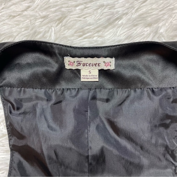 Bundle of Button-Down Vests - Picture 8 of 13